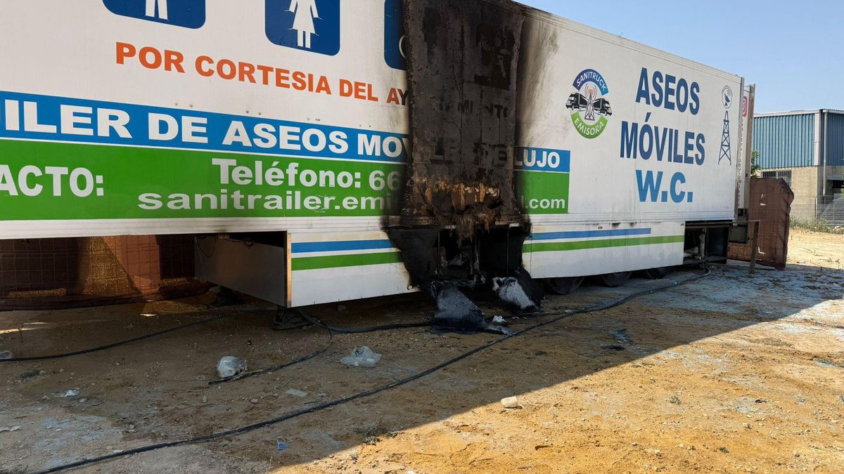 Investigan un incendio en los baños portátiles de la Feria de La Rambla, presuntamente provocado