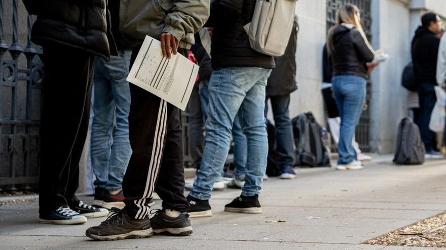 Tres entidades denuncian el ''boicot institucional'' en Canarias a los trámites para la regularización extraordinaria