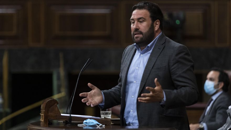 El diputado de EH Bildu Iñarritu García, interviene desde la tribuna en una sesión plenaria en el Congreso