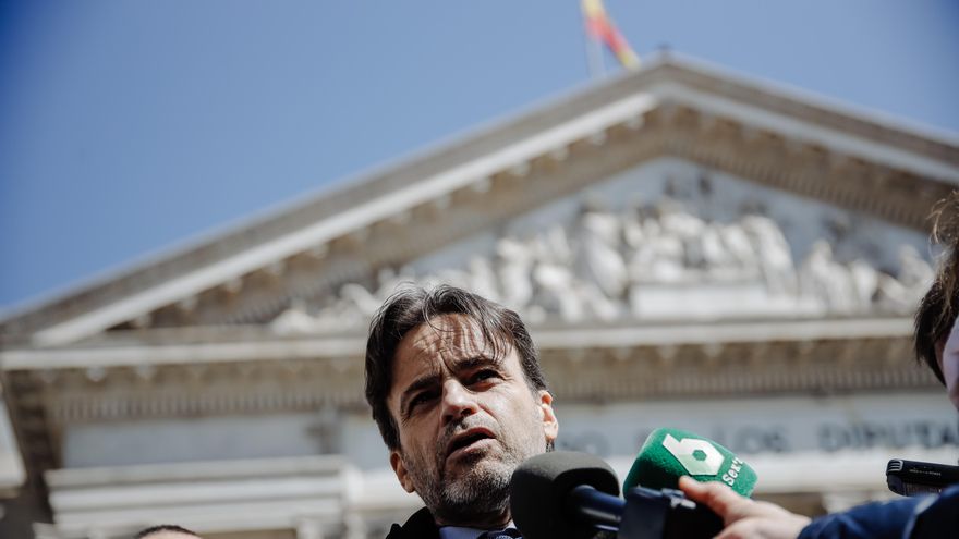 Archivo - El presidente de Unidas Podemos-En Comú Podem-Galicia en Común, Jaume Asens, interviene ante los medios de comunicación frente al Congreso de los Diputados tras la reunión con la familia de José Couso, a 6 de abril de 2022, en Madrid (España).