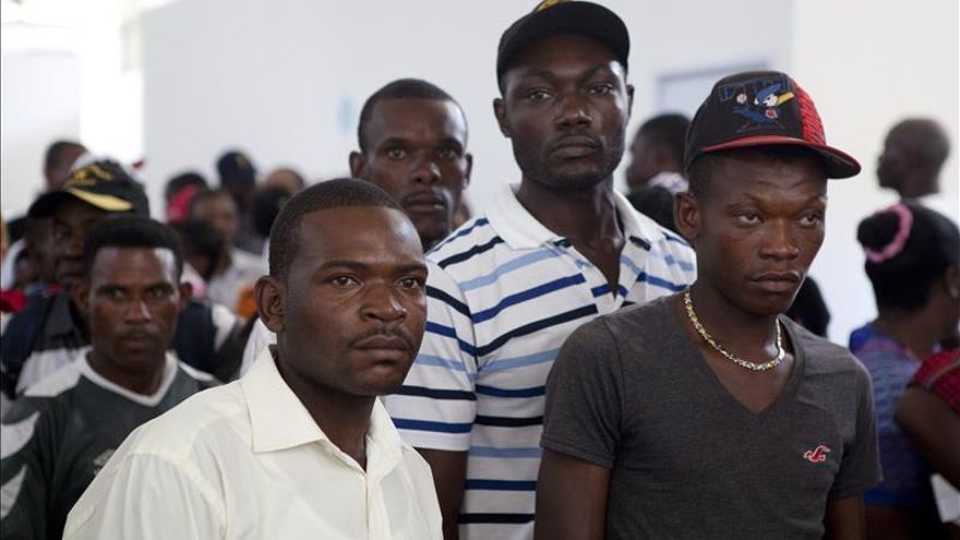 Autoridades buscan bajar la tensión en el poblado dominicano que expulsó haitianos