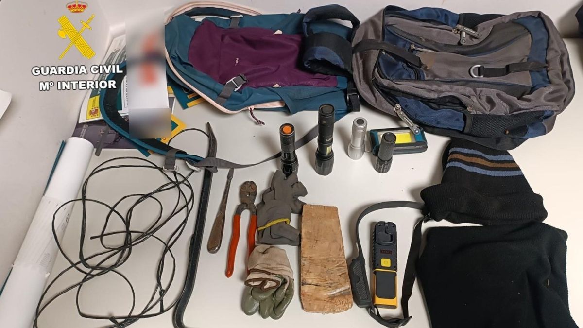 Detenidos in fraganti dos hombres que robaban dentro de una casa en Moscas del Páramo