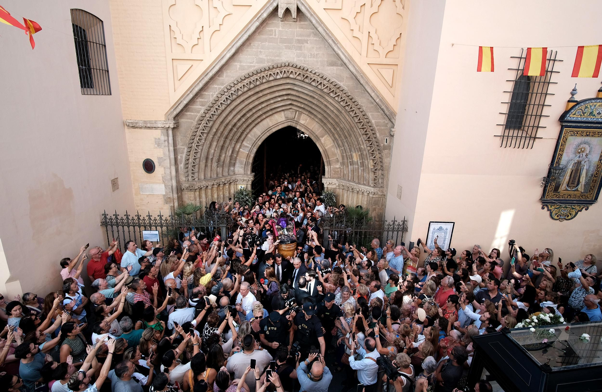 El último paseo de María Jiménez por las calles de Sevilla, en imágenes