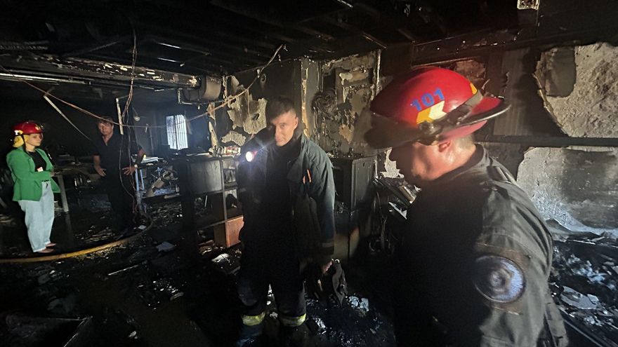 Se incendió la redacción de la revista Anfibia: "La destrucción es total"