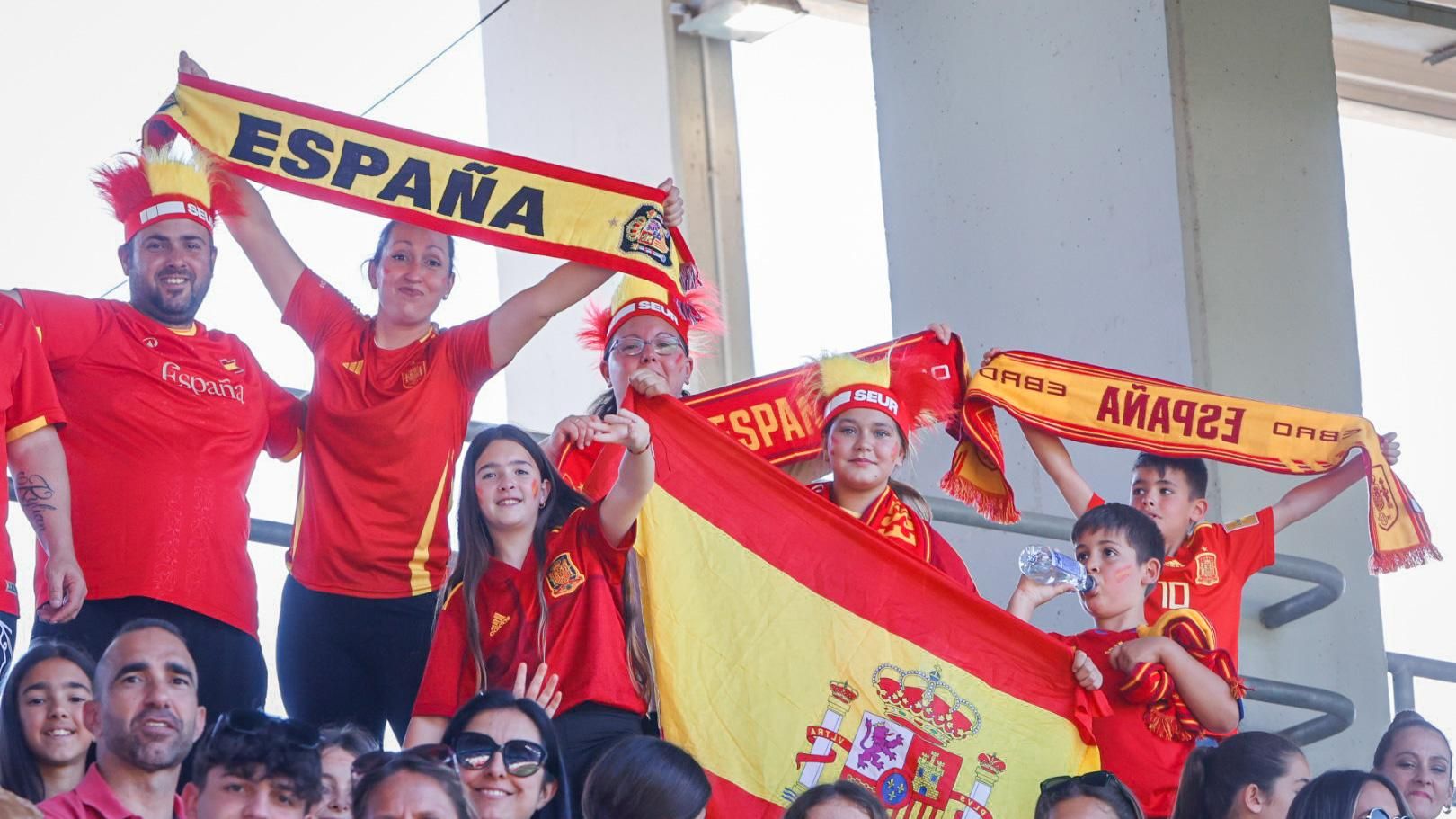 Afición en el partido de la selección femenina  España - Ucrania