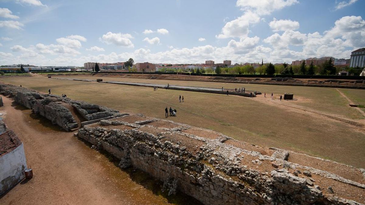 Arena y espina del Circo de Mérida.