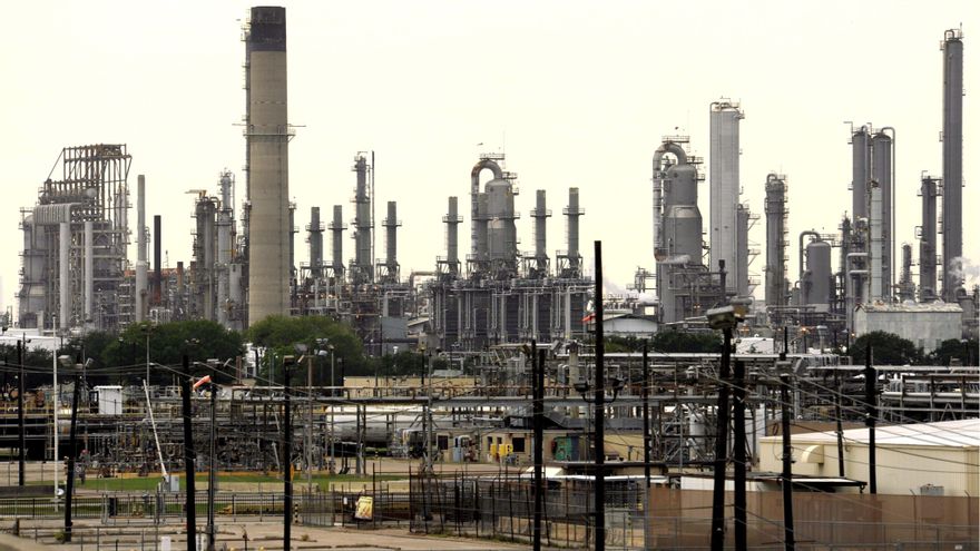 Vista de la refinería de la petrolera anglo-holandesa Royal Dutch Shell en Bayton (Texas, EEUU) en una imagen de archivo