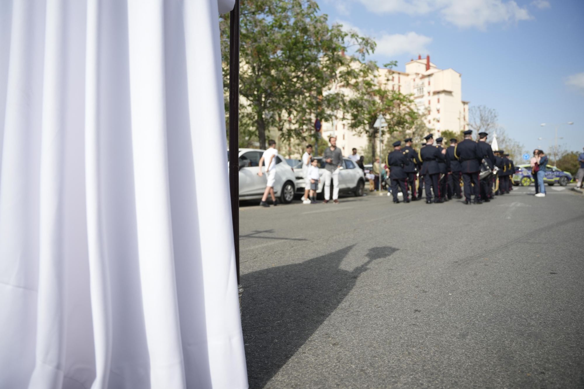 Día histórico en las Tres Mil Viviendas: primera salida procesional de la Hermandad de Bendición y Esperanza