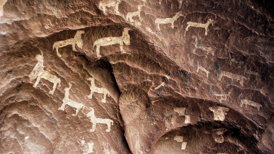 Pinturas rupestres en el Valle Encantado.