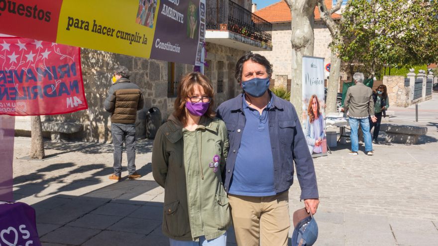 Jaime y Ana, de Unidas Podemos, hacen campaña en Torrelodones