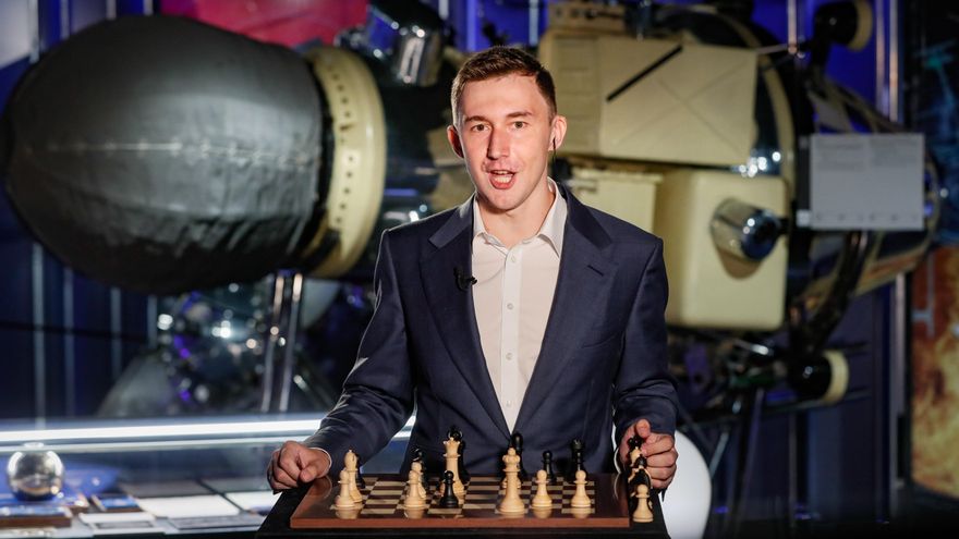 Putin galardona al ajedrecista Karjakin por su apoyo a la campaña militar EFE/EPA/YURI KOCHETKOV