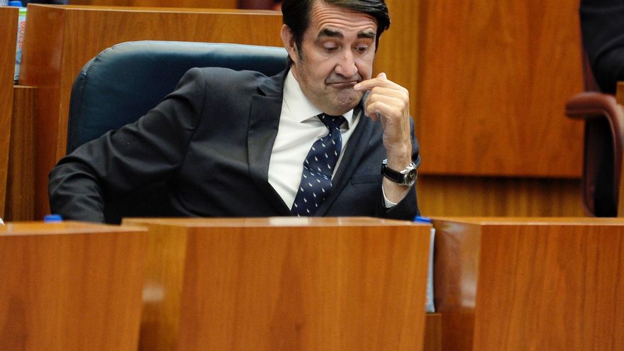 La Junta de Castilla y León rescinde el contrato "sin IVA" de la pareja de un funcionario después de que la adjudicataria intentara cobrárselo