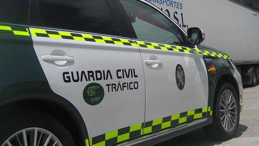 Archivo - Imagen de archivo de guardia civil de tráfico.
