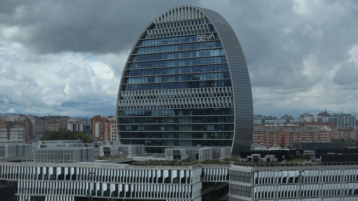 BBVA mejora al 2,6% su previsión de PIB para 2026 pero alerta de la escalada de la inflación y de la incertidumbre política