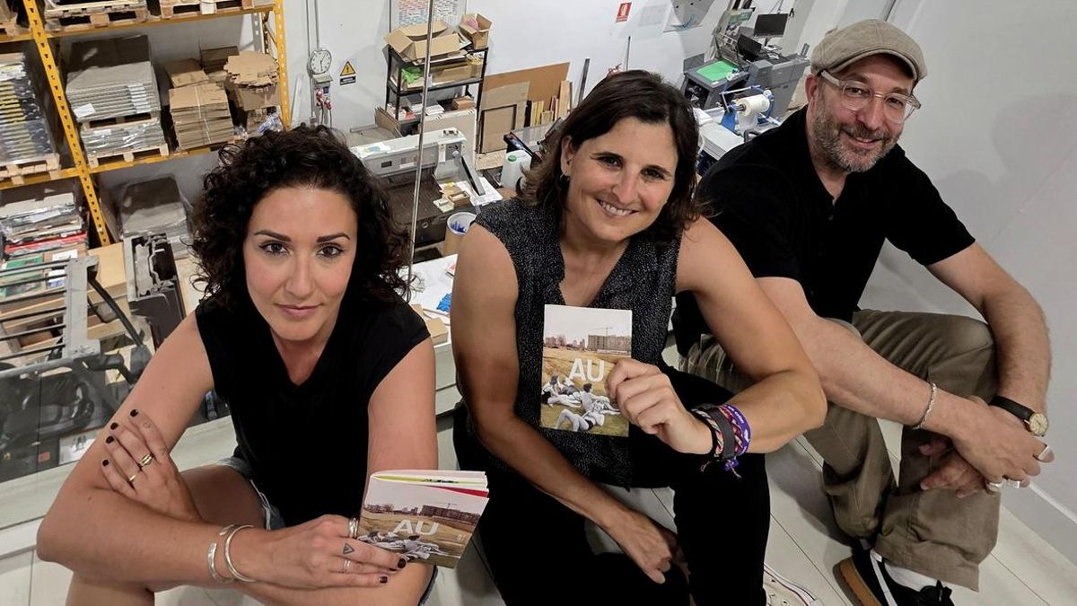 Vint anys d’AU, una brúixola cultural de paper en plena era digital
