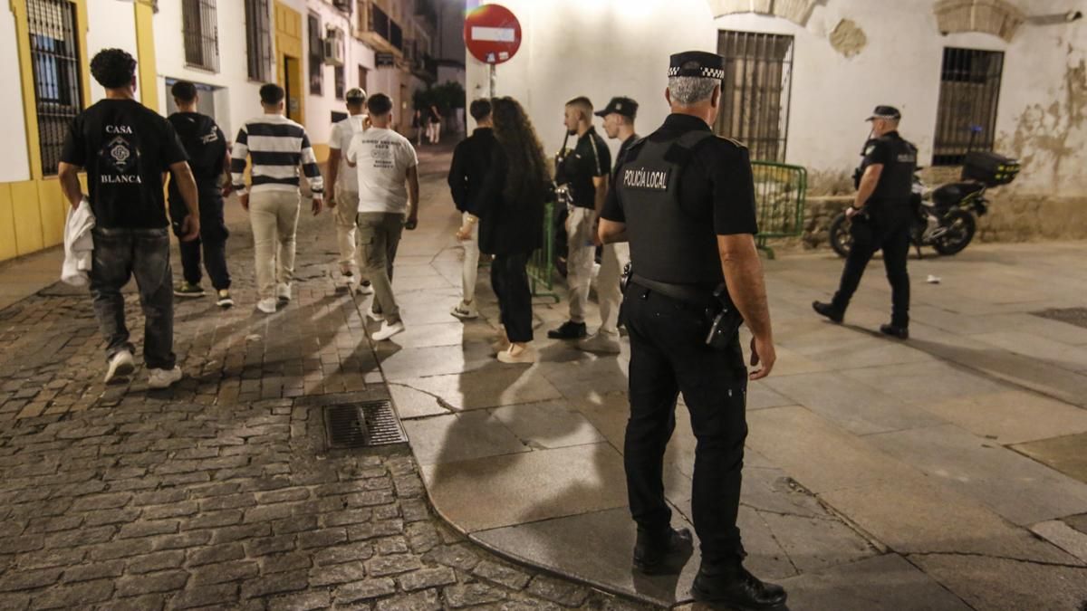 Policía Local durante las Cruces de Mayo