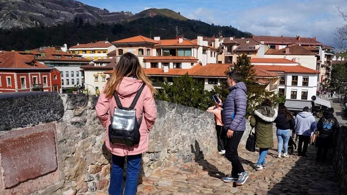 El Ayuntamiento de Gijón choca con el Principado y rechaza implantar una tasa turística: "sería contraproducente"