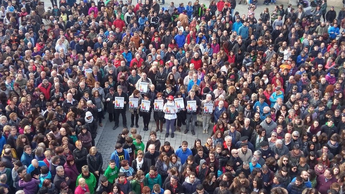 Casi 300 personas se concentrab en Torrijos (Toledo) en defensa de la sanidad pública y por la recuperación del CEDT