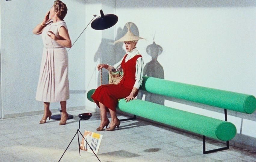 En 'Mon Oncle' (Jacques Tati ,1958), la casa de los Arpel destacaba por sus artefactos domésticos concebidos para exhibir sofisticación antes que para facilitar la vida cotidiana. 
