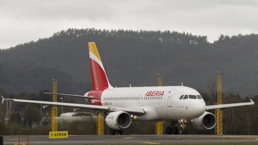 Facua denuncia a Iberia por "engañar" a los pasajeros afectados por 'overbooking'