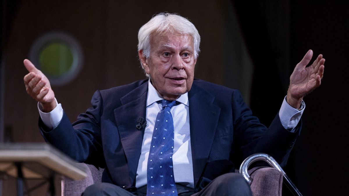 Un lobby agrario crítico con las renovables reúne a Felipe González, Susana Díaz, Manuel Lamela y Sáenz de Santamaría