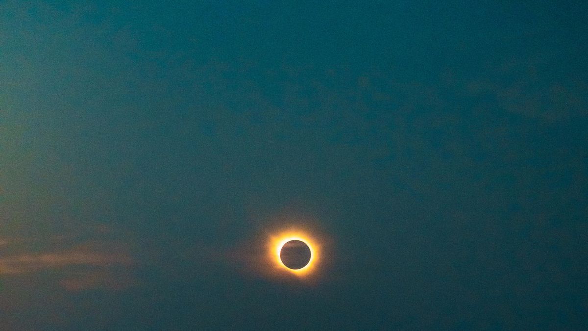 Otra imagen del instante en la que la Luna ha tapado por completo el Sol
