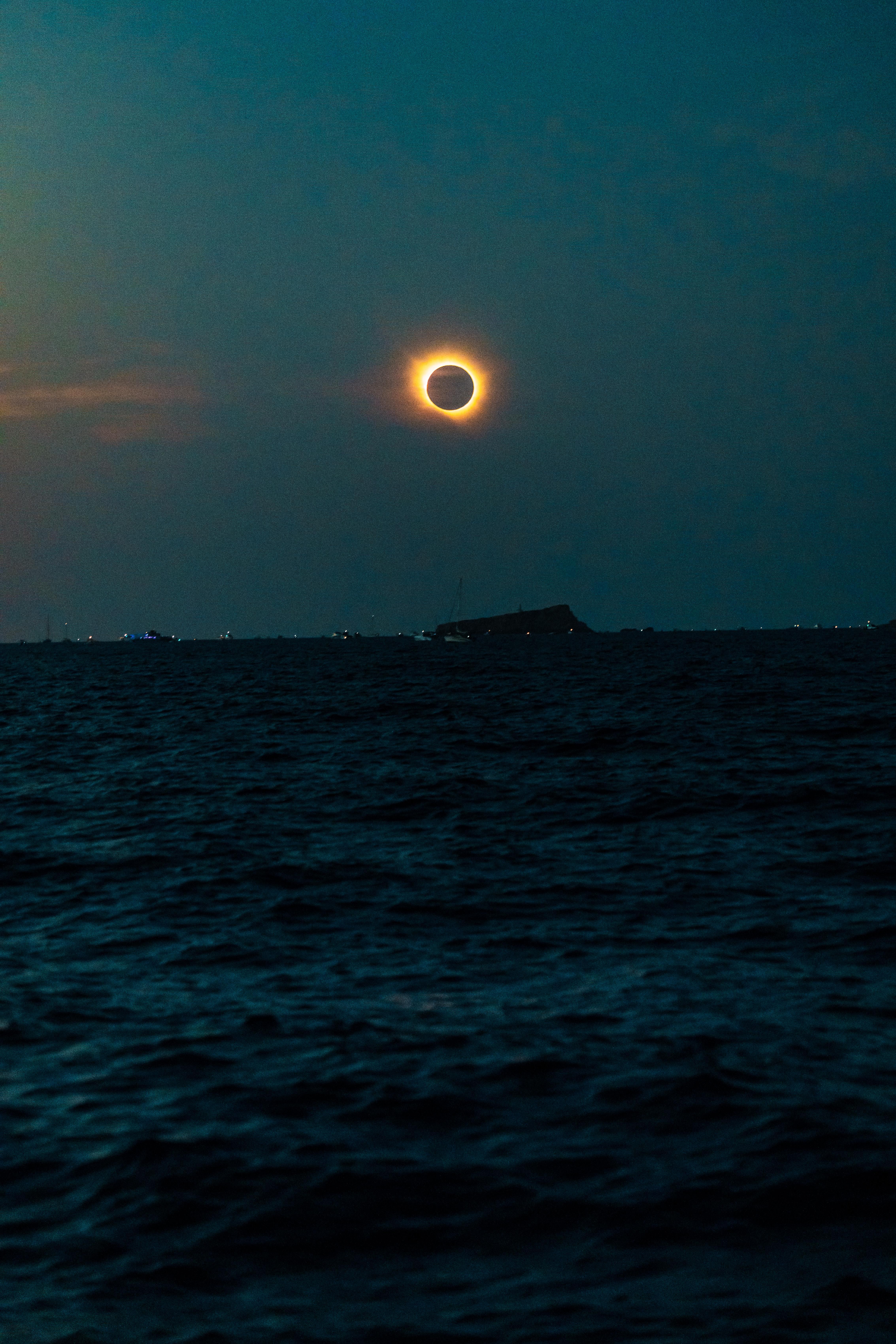Una altra imatge de l'instant en què la Lluna ha tapat completament el Sol