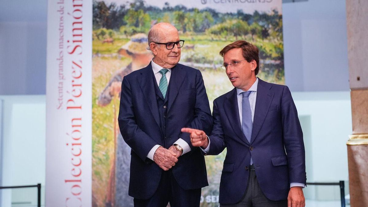 El empresario Juan Antonio Pérez Simón, a la izquierda, y el alcalde de Madrid José Luis Martínez-Almeida.