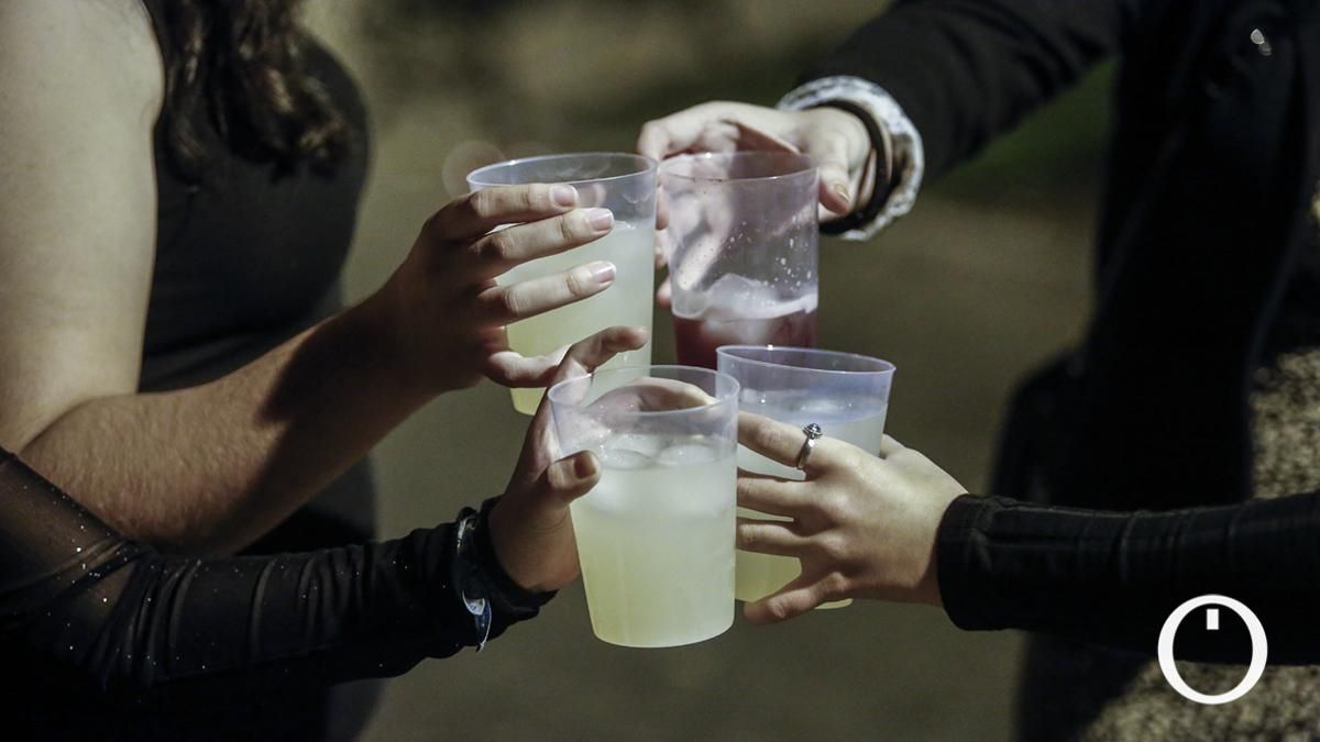 Jóvenes de botellón
