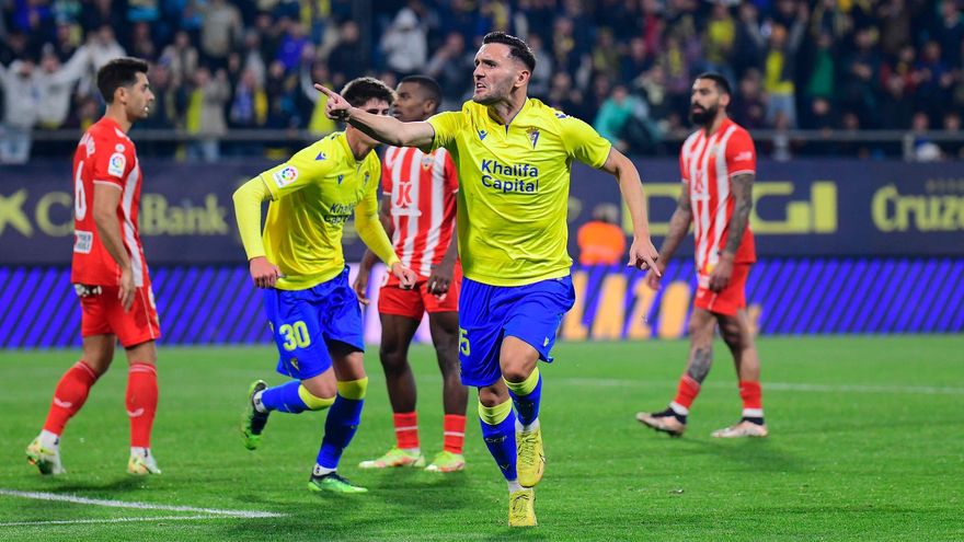 Lucas Pérez, fichaje a la desesperada del Cádiz CF antes de recibir al Córdoba CF