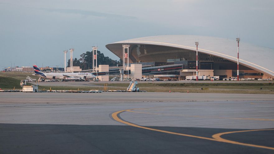 Paro afecta suministro de combustibles y compromete la conectividad aérea de Uruguay