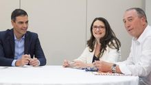 Pedro Sánchez, Mónica Oltra y Joan Baldoví, en una reunión.