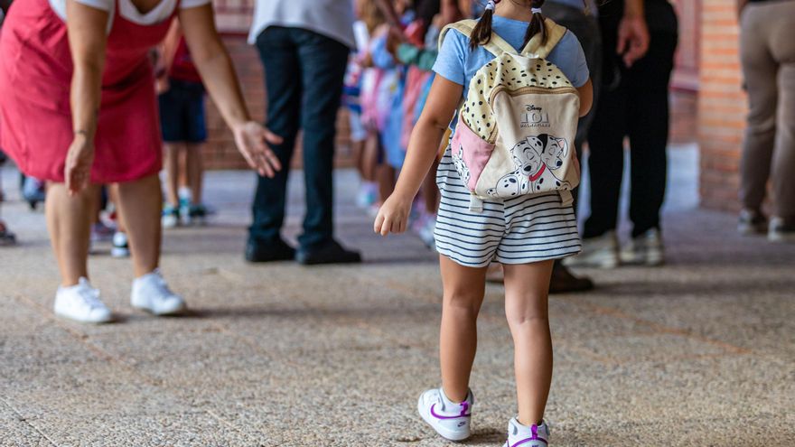 El pla de PP i Vox per desmantellar l'escola en català a les Balears: els "desdoblaments" del 20% de l'alumnat