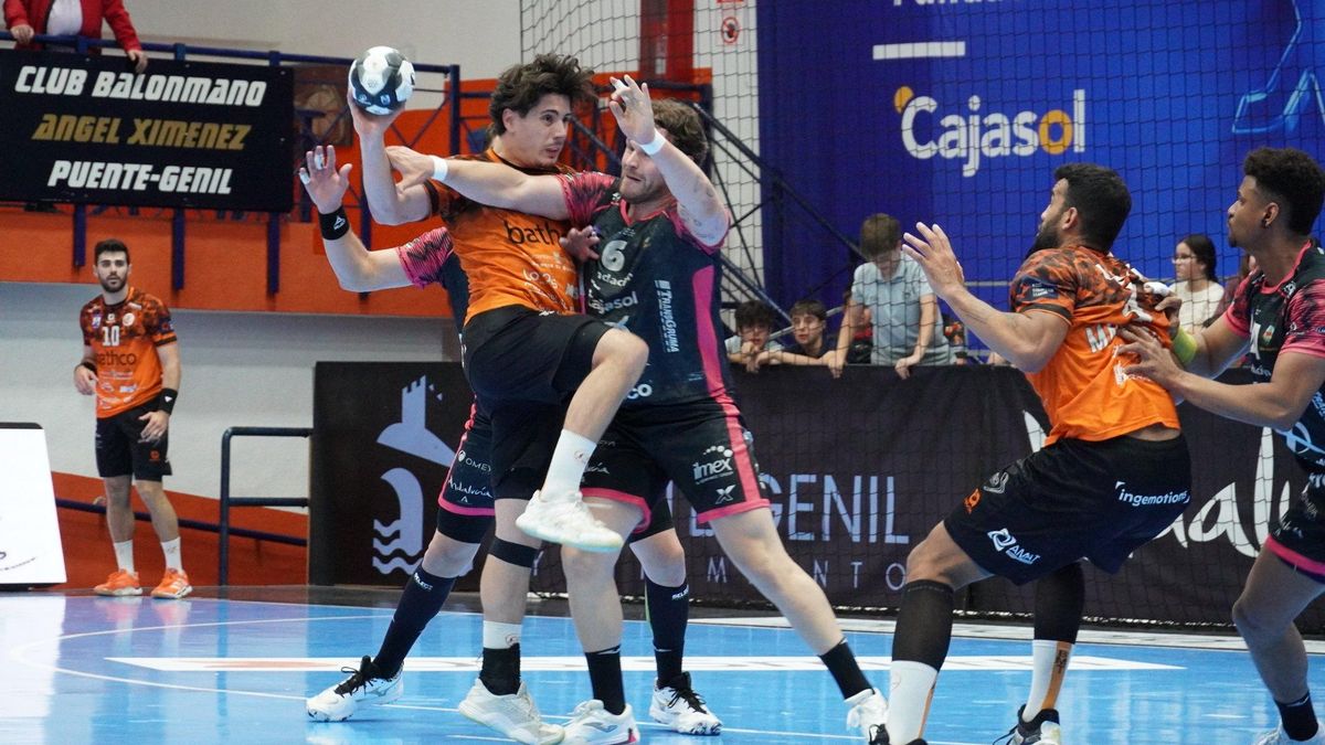 El Ángel Ximénez firma una victoria balsámica sobre la bocina frente al Torrelavega