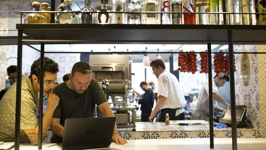Albert Adrià, en uno de los restaurantes mexicanos que abrió en Barcelona