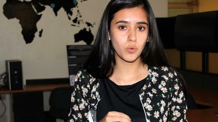 Victoria Ramón, de apenas 19 años, estudiante de derecho y beneficiaria del centro de emprendimientos Prendho, fue registrada al concederle una entrevista a Efe, en Loja (Ecuador).