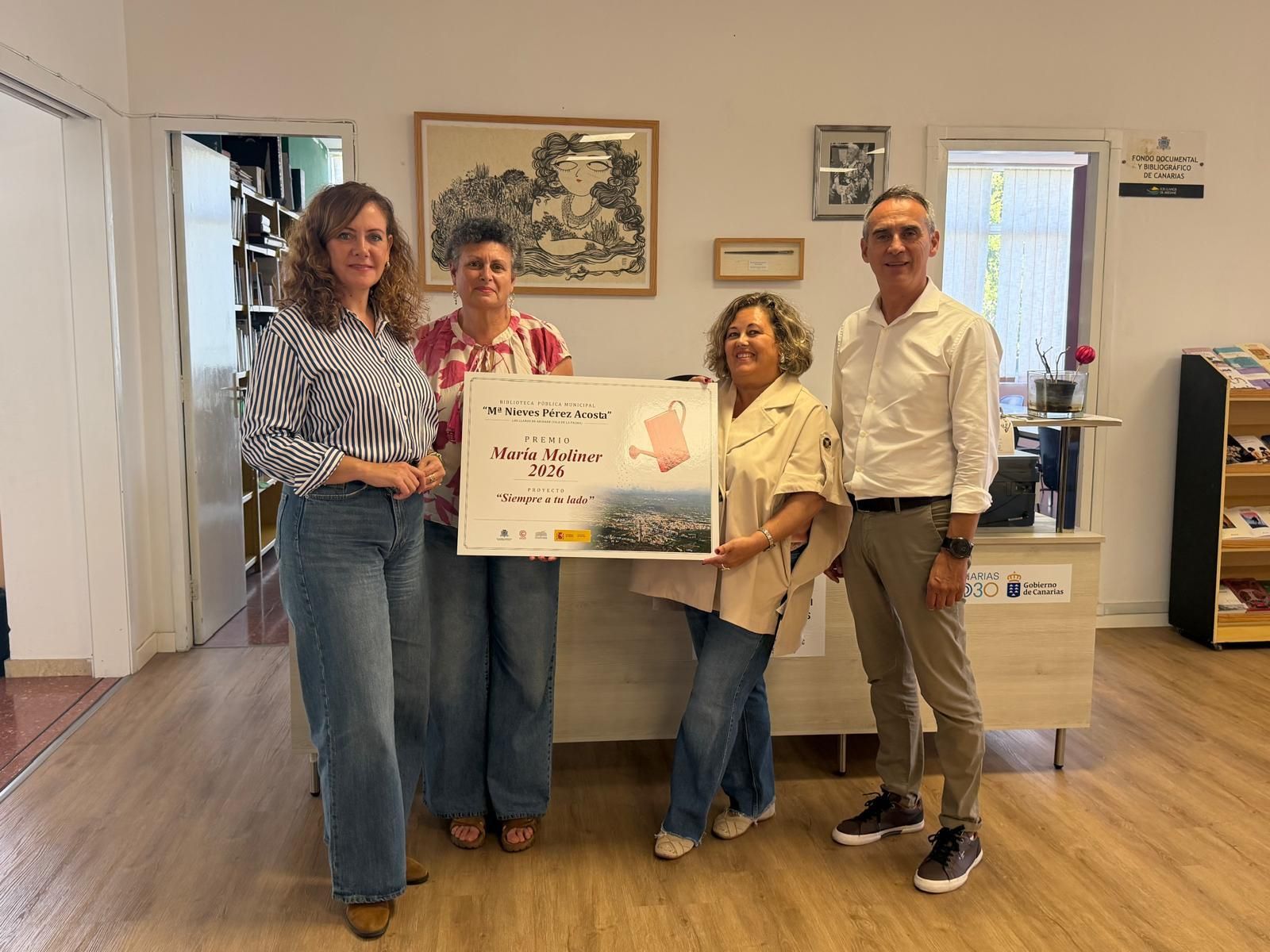 El Ayuntamiento de Los Llanos de Aridane recibe el Premio María Moliner por el fomento de la lectura.