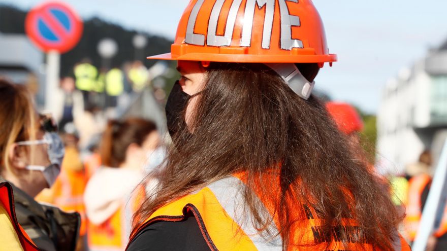 Los trabajadores de Alcoa aprueban el plan de la empresa que retrasa más de un año la recuperación de la actividad