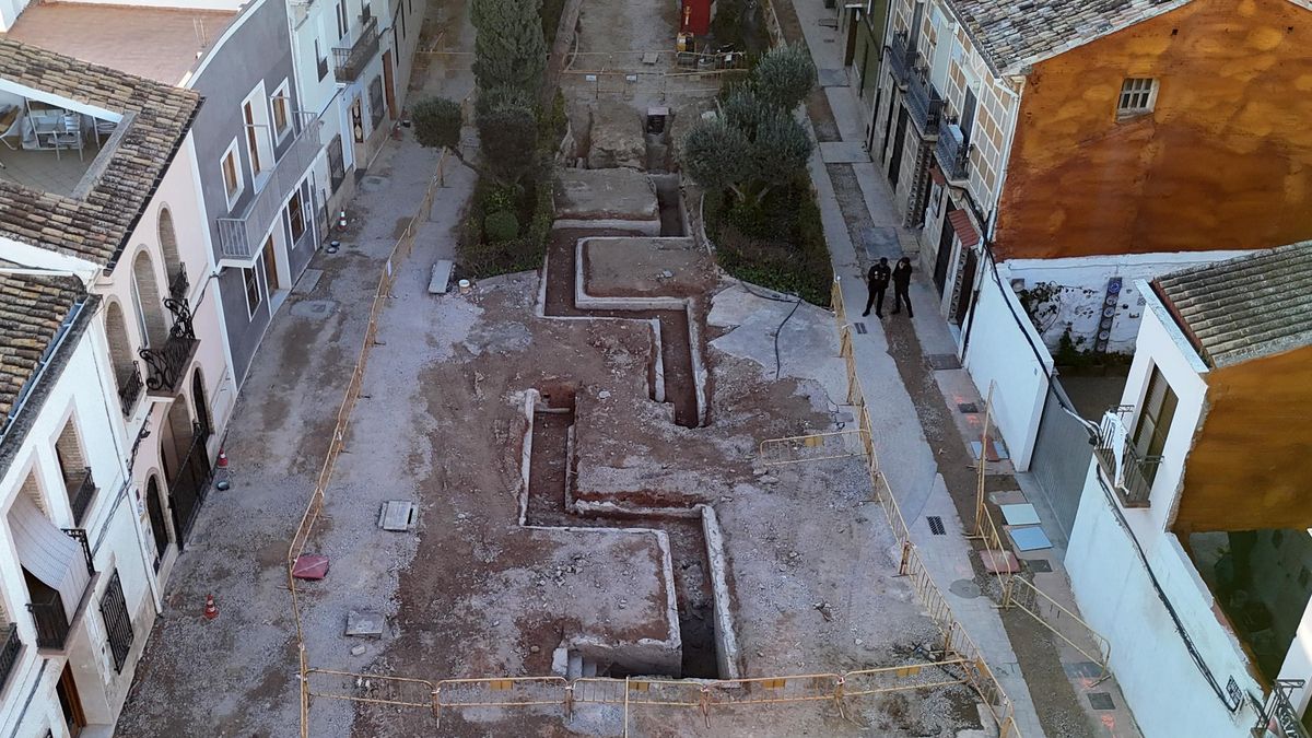 El secreto oculto bajo el suelo de una plaza de Manises: hallan un refugio de la Guerra Civil que no figuraba en los mapas