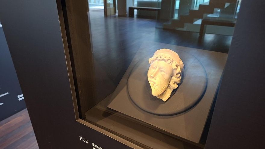 La odisea de Baco: Álava expone medio siglo después una escultura romana de la que se apropió un ex alto cargo del PNV