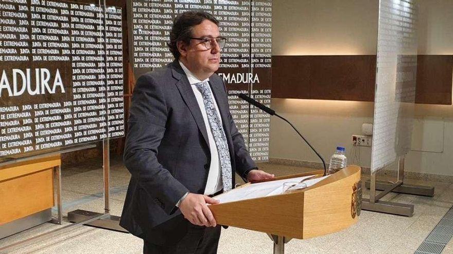 El consejero de Sanidad, esta mañana en Mérida