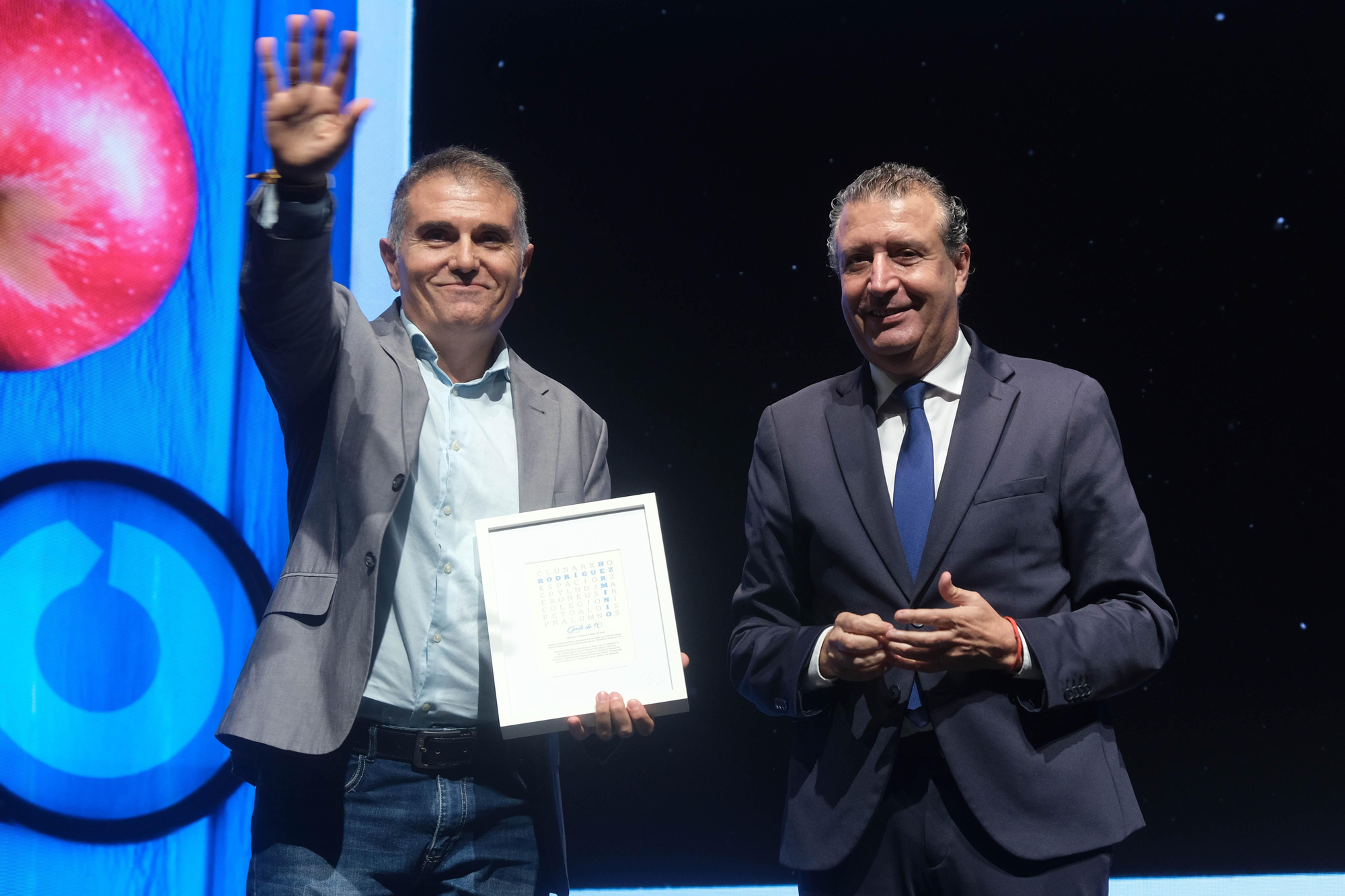 El último en recoger su premio ha sido Herminio Rodríguez, el maestro que prometió la NASA a sus alumnos de una pedanía de Sevilla