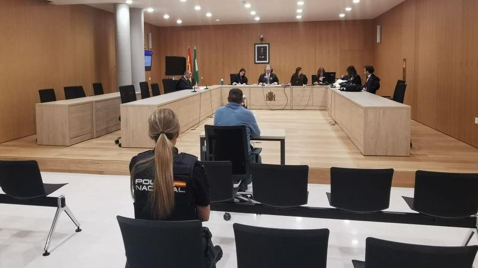 El acusado de intentar degollar a otro hombre.