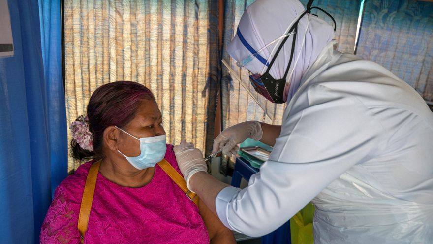 Malasia supera 1 millón de casos de covid-19 y marca un nuevo máximo diario EFE/EPA/AHMAD YUSNI