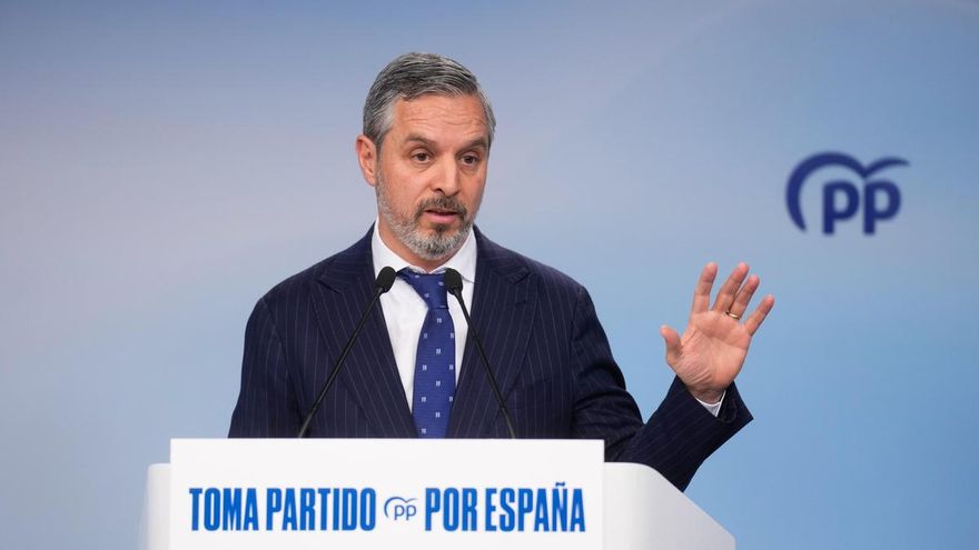 El vicesecretario general de Economía del Partido Popular, Juan Bravo, durante la rueda de prensa posterior a la reunión del Comité de Dirección del PP, este miércoles en la sede de la calle Génova, en Madrid.