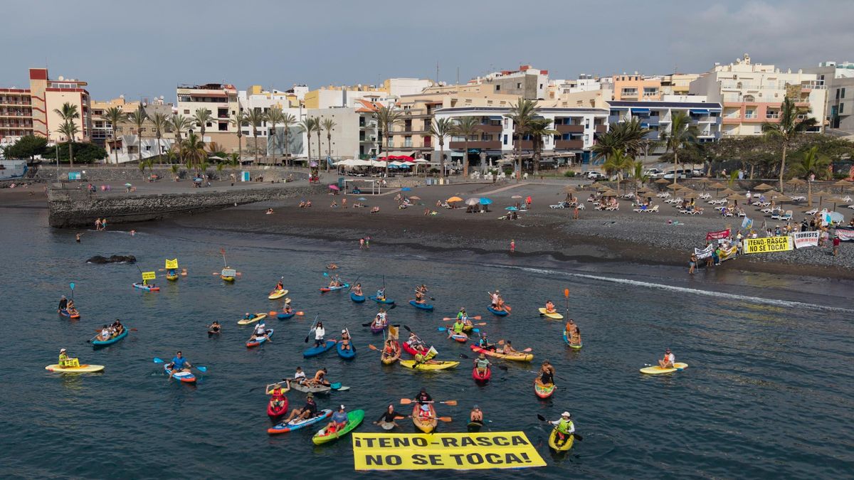 Más de un centenar de personas se movilizan en Tenerife para exigir la protección de Teno-Rasca