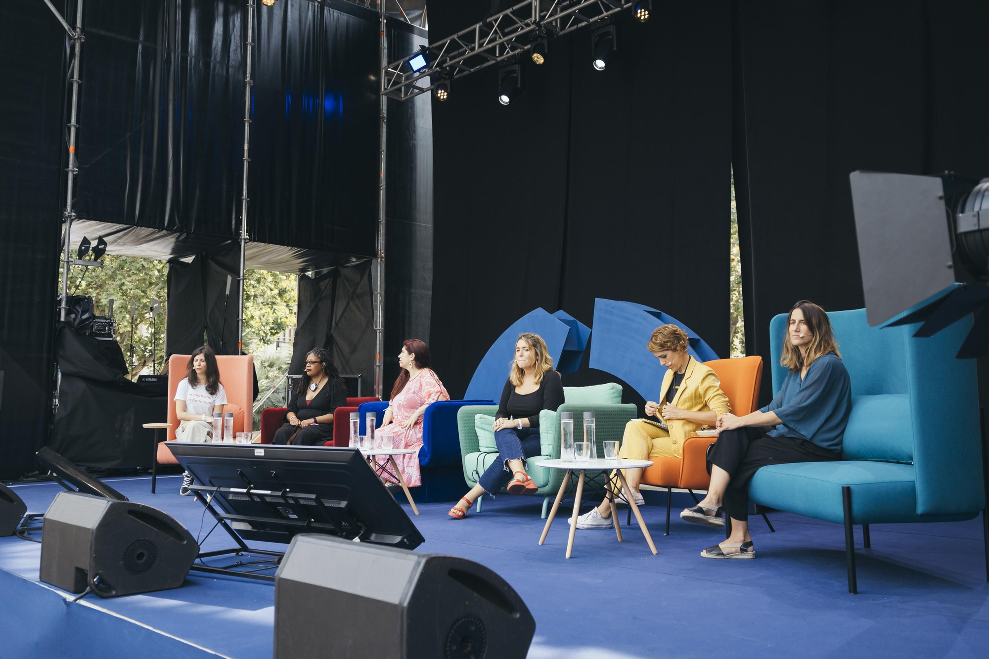 Coloquio: La cuarta ola feminista sacude el mundo