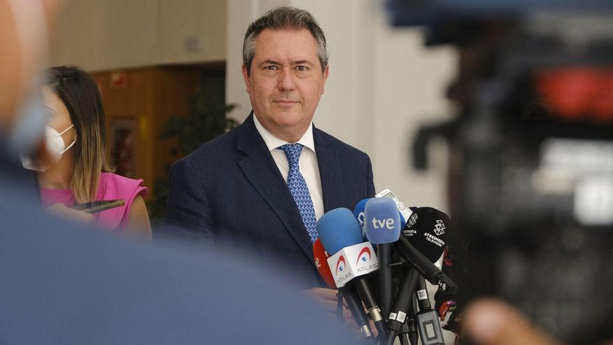 Juan Espadas escenifica el cambio de guardia socialista en el Parlamento andaluz