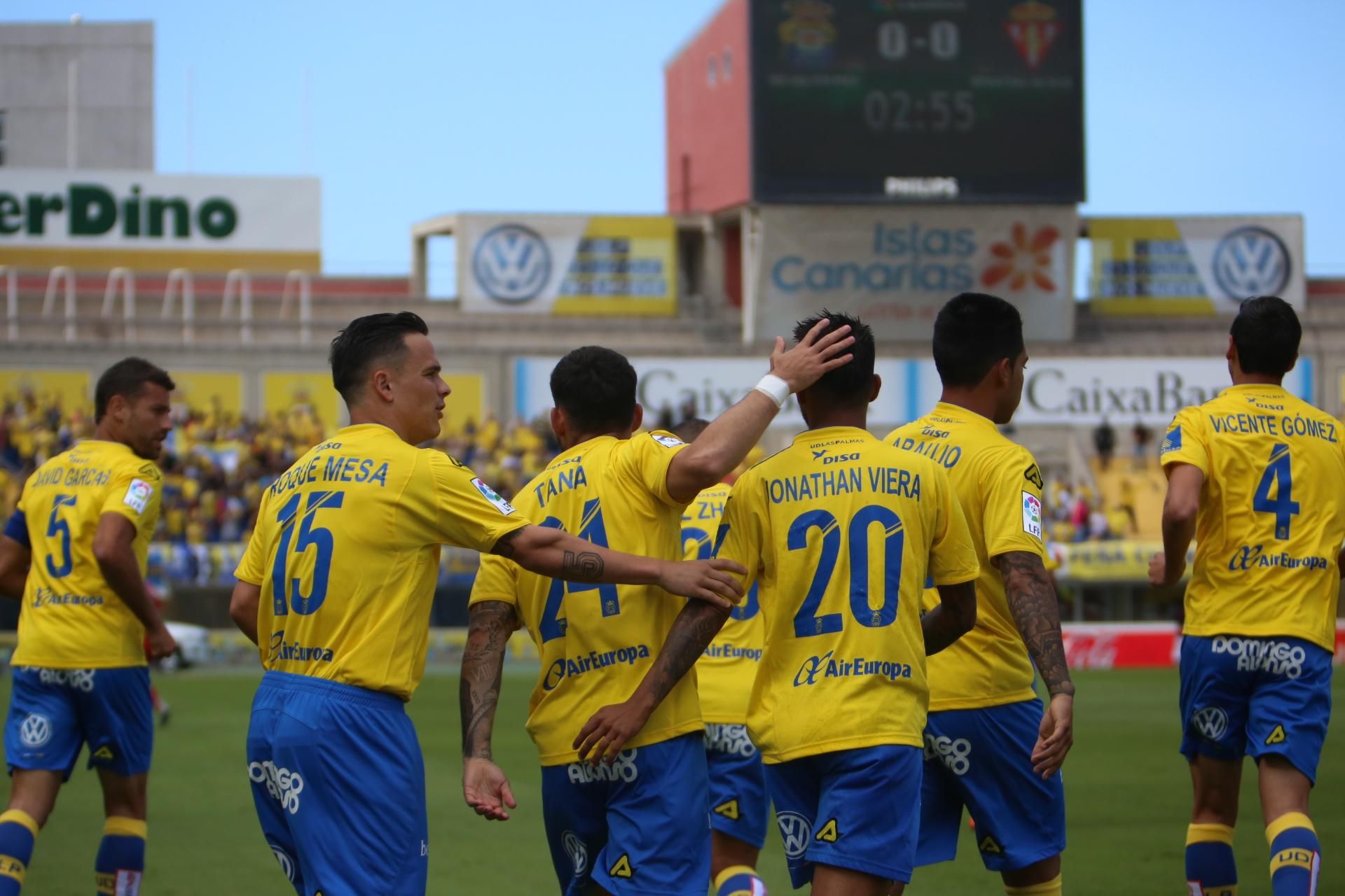 Imágenes del encuentro entre la UD Las Palmas y el Sporting de Gijón. (Alejandro Ramos).