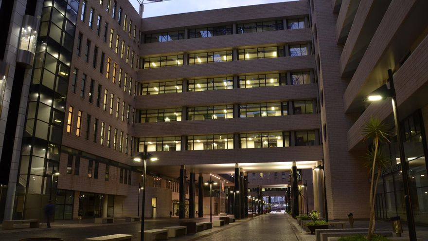 El Servicio Canario de Salud, condenado por no vigilar en 10 horas a un paciente que murió en su habitación del hospital Doctor Negrín